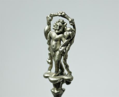 古代ローマ　エロス　銀の髪飾り