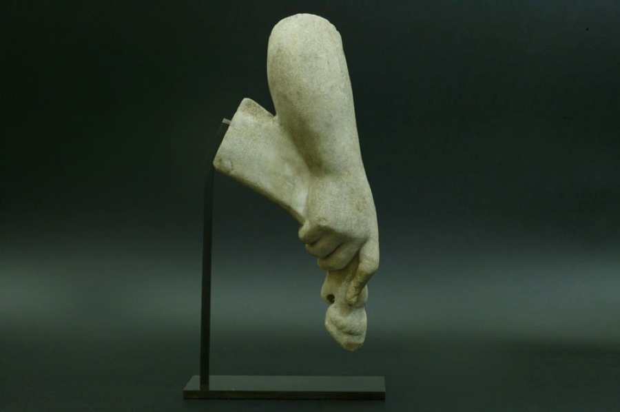 アンティーク　古代ローマ　大理石　彫刻 『鹿の足を握った手』