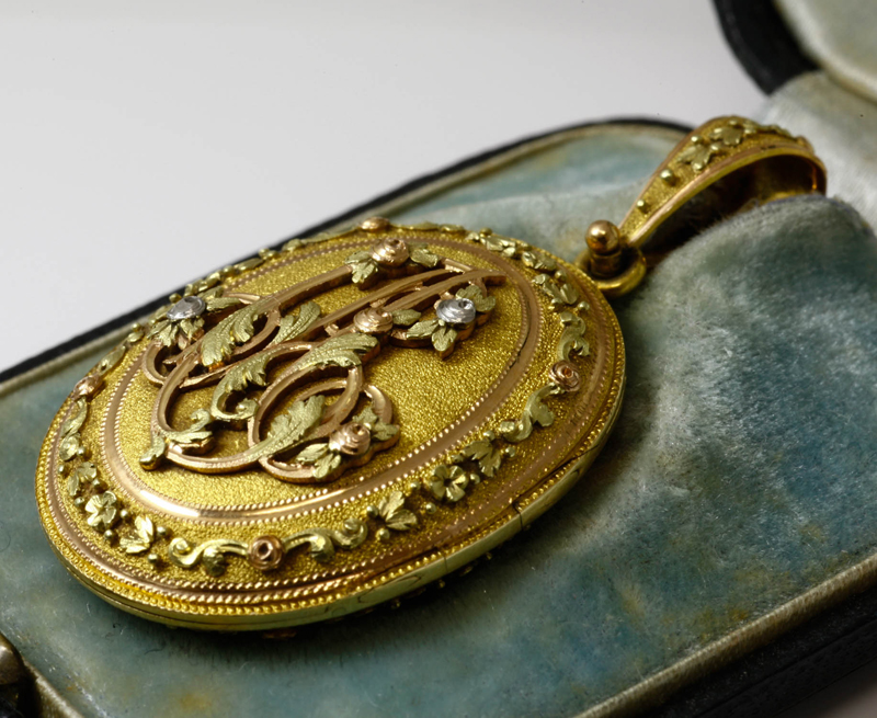Antique Gallery Soleil アンティークジュエリー / カラー