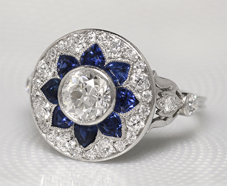 ロイヤルブルーサファイヤの花　ダイヤモンド　プラチナ　アンティークリング  指輪　 アンティークジュエリー
