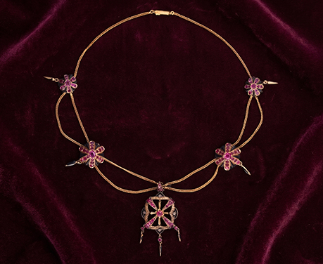 ルビーの花のロケットネックレス ブラックエナメル