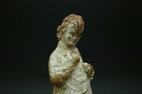 古代ギリシャ　ヘレニズム様式　少女像 タナグラ