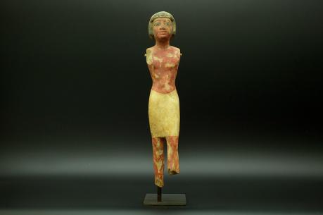 古代エジプト　役人をかたどった彩色木像
