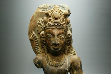 テラコッタ製　ビシュヌ神胸像　(年代判定済)