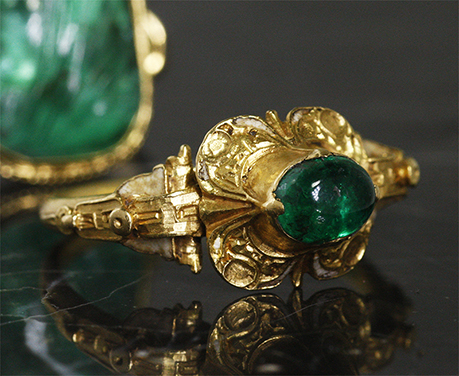 ルネサンス　古のカボッションエメラルド　リング　指輪　アンティークジュエリー